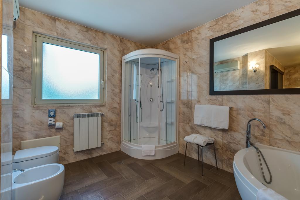 Suite King con Vasca Idromassaggio e Cabina Armadio