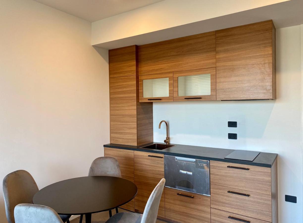 Two-Bedroom Lake View Suite Bath No Skylight