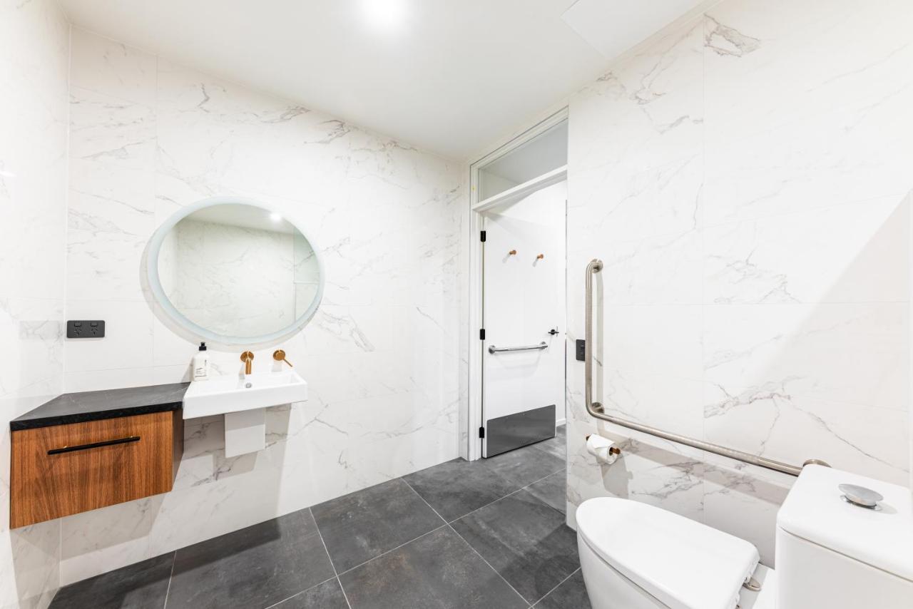 Two-Bedroom Lake View Suite Accessible No Skylight