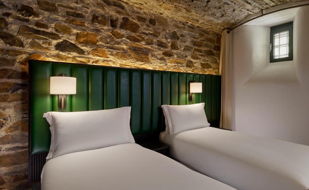 Twin Room with Private Bathroom