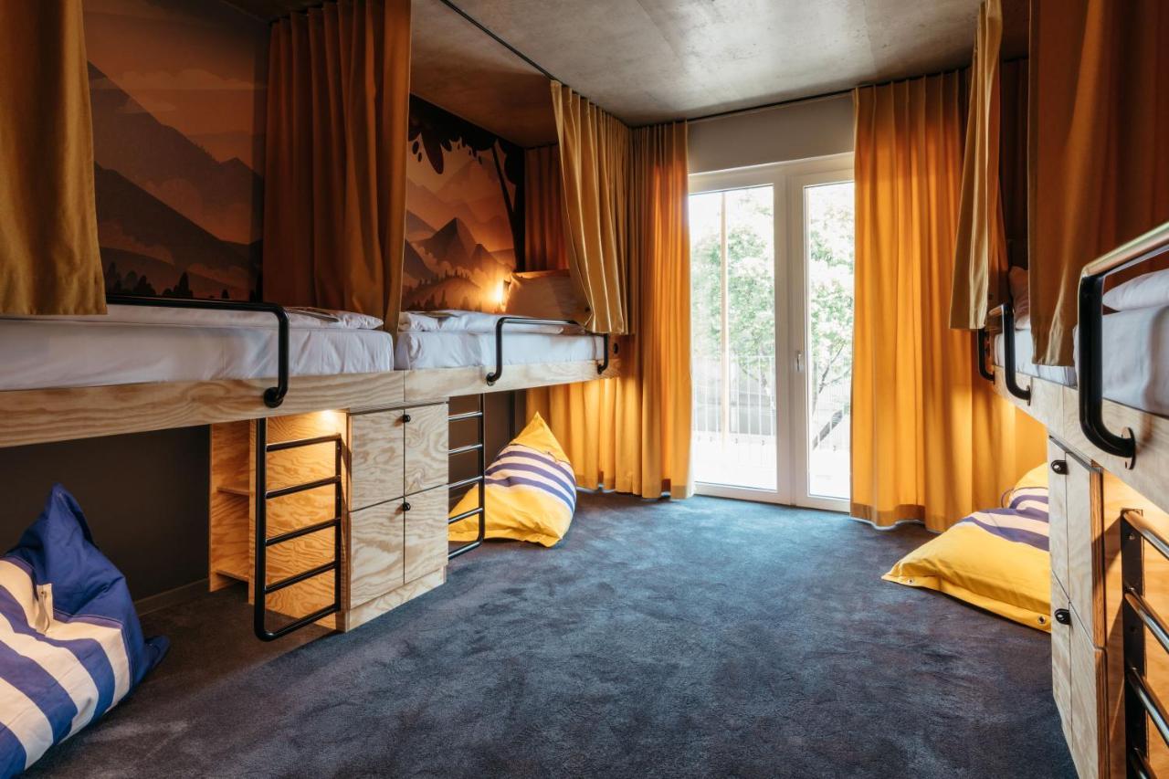 Quadruple Room Friends,1591570654:JPEG