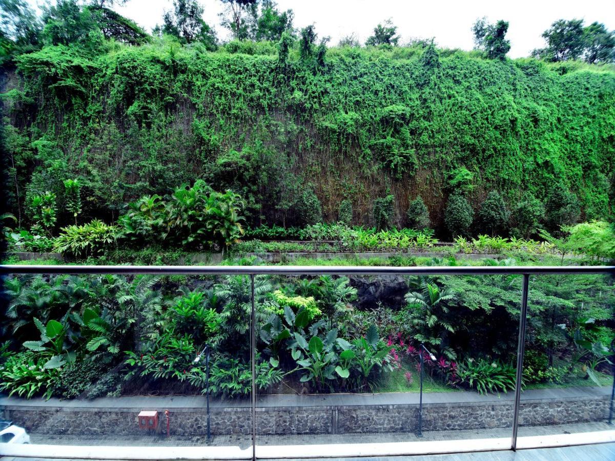 Suite Balcony at Residences,1149796543:JPEG