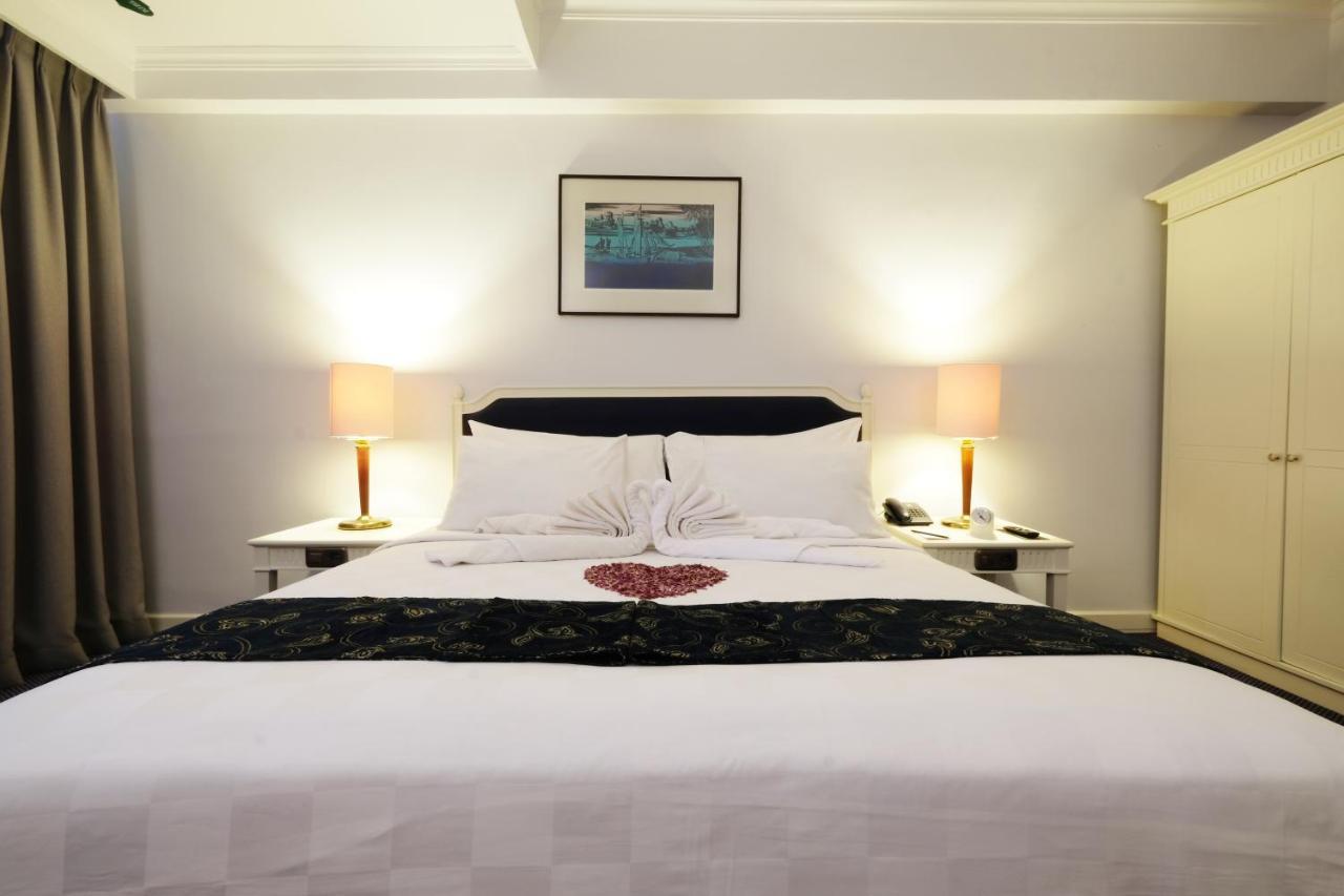 Deluxe Double or Twin Room with City View