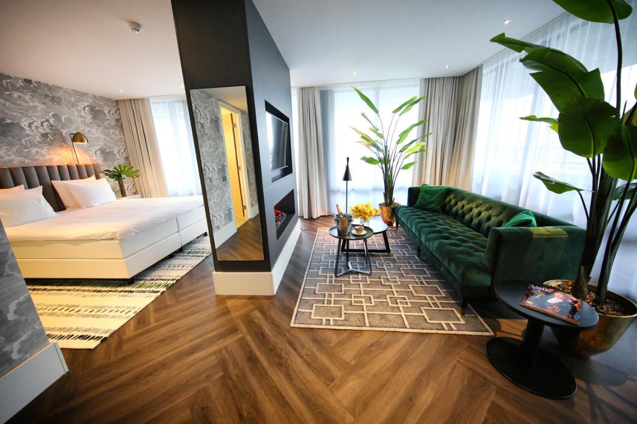 Executive Suite,1685058252:JPEG