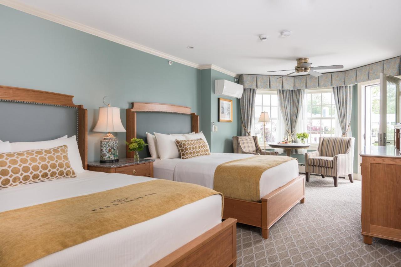 Queen Room with Two Queen Beds with Garden View