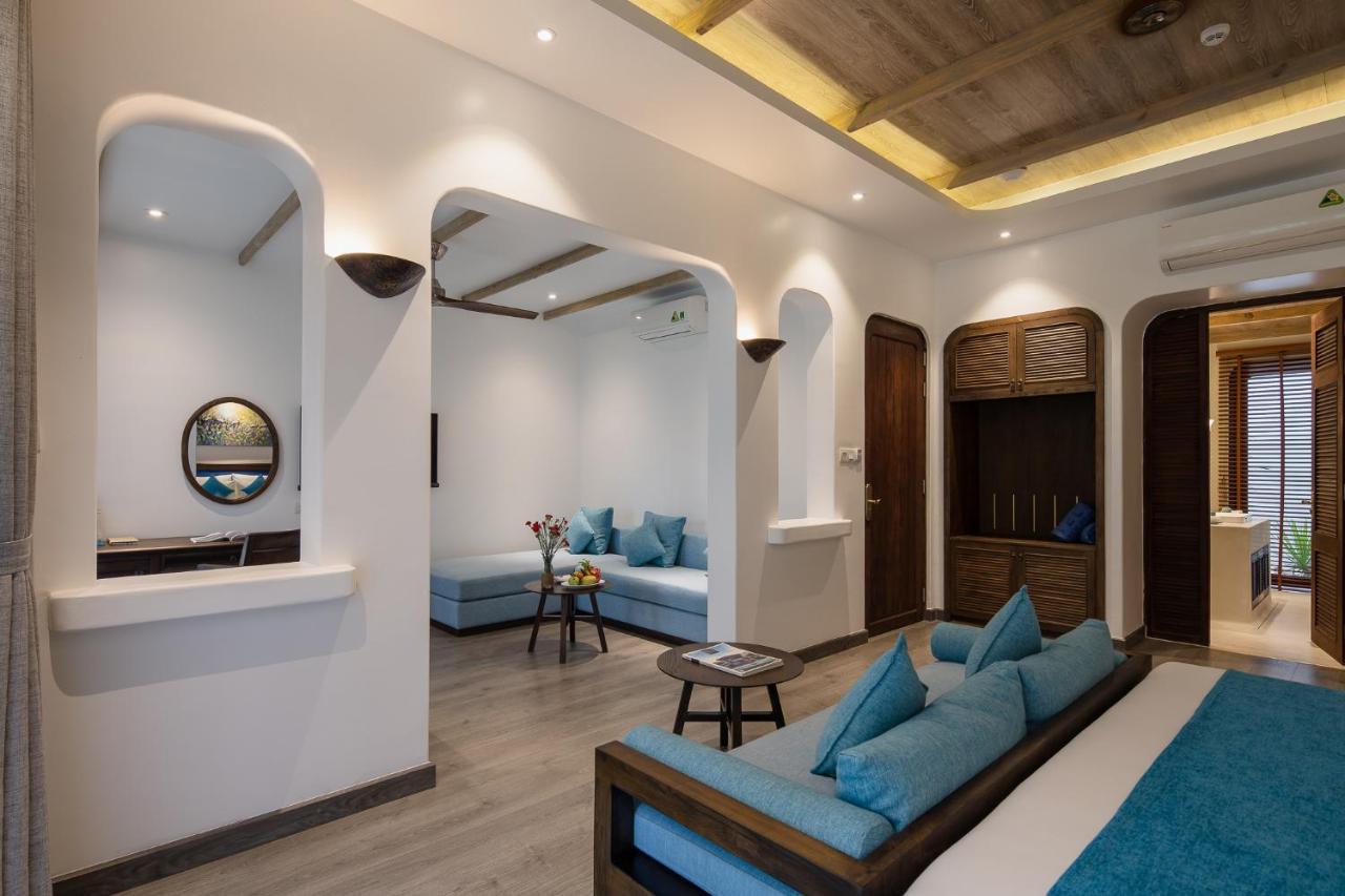 Premium Deluxe King Room with Garden View