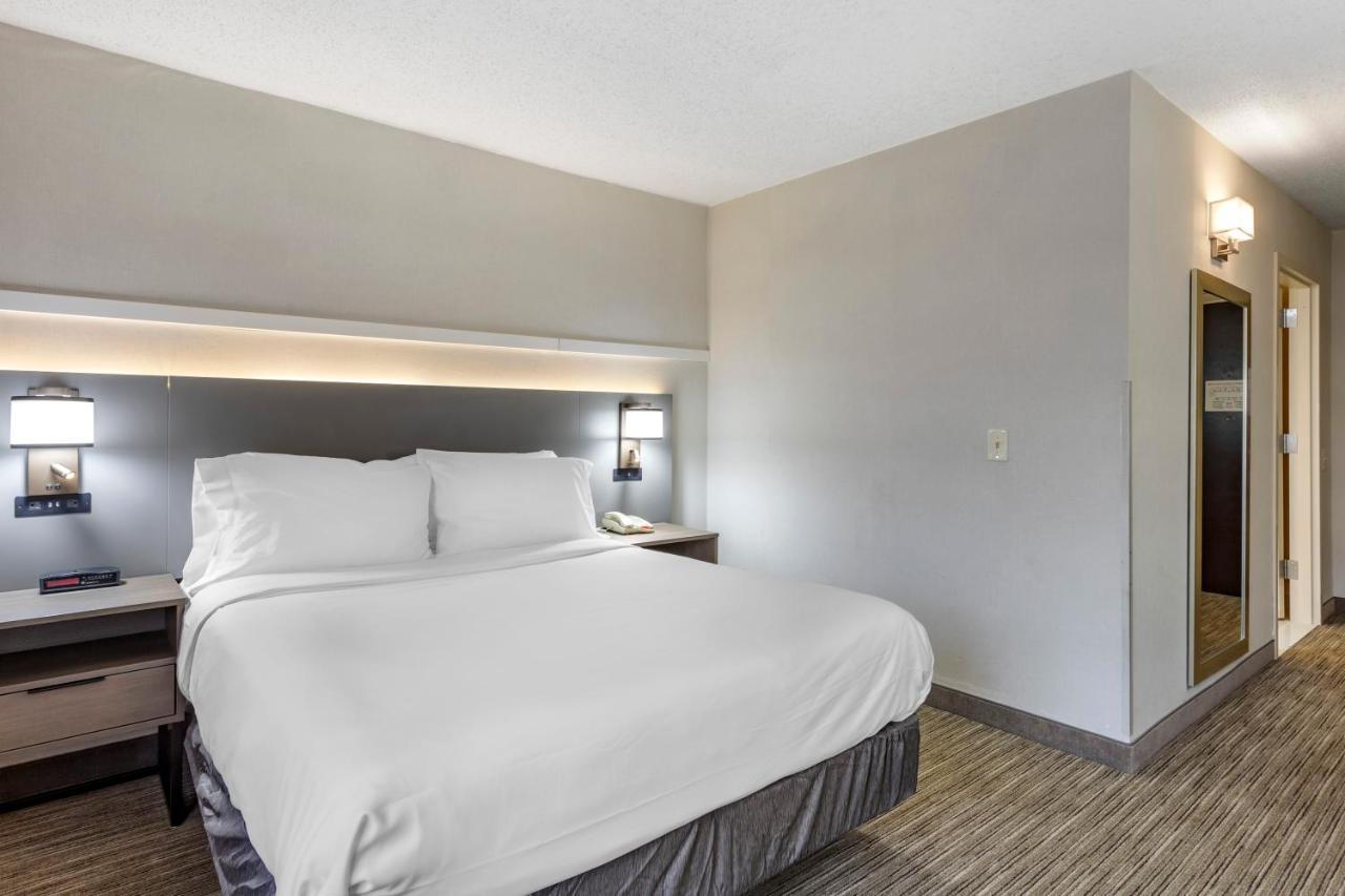 King Room - Accessible/Non Smoking