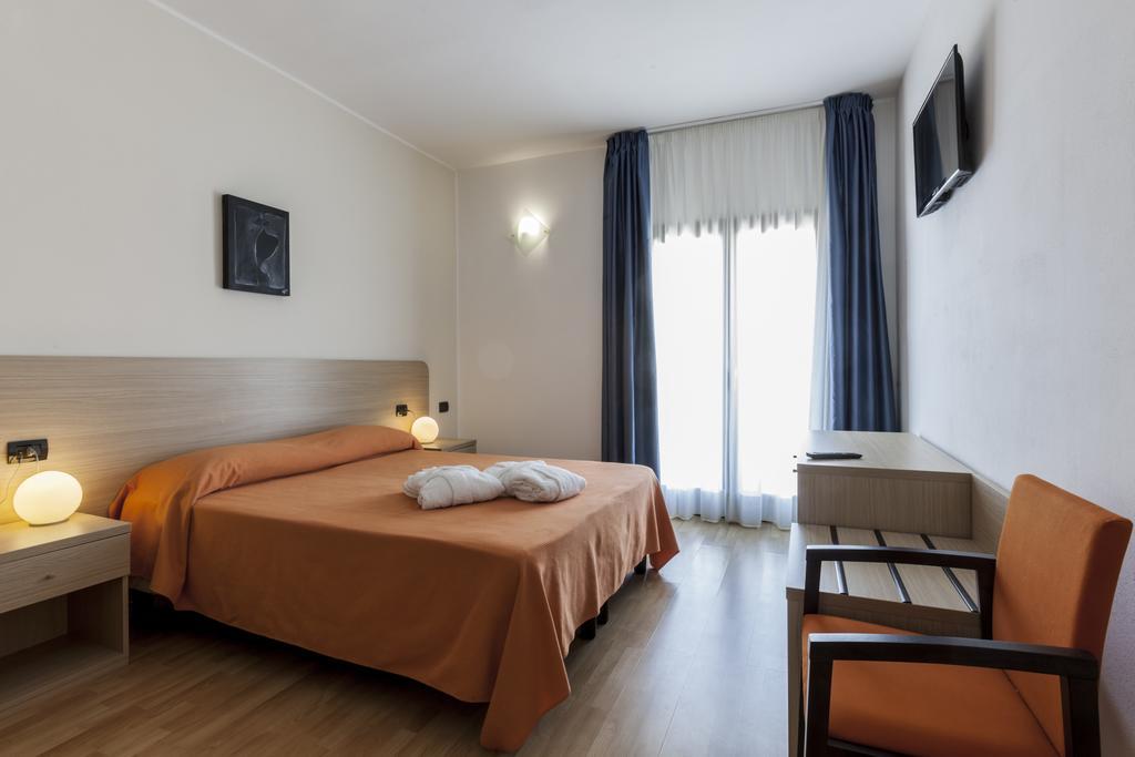 Camera Tripla Standard con Vista Mare