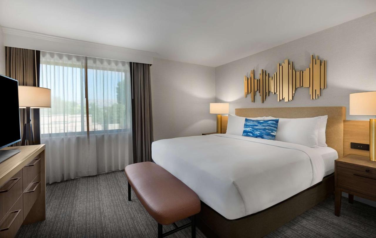 Executive King Suite with Pool View