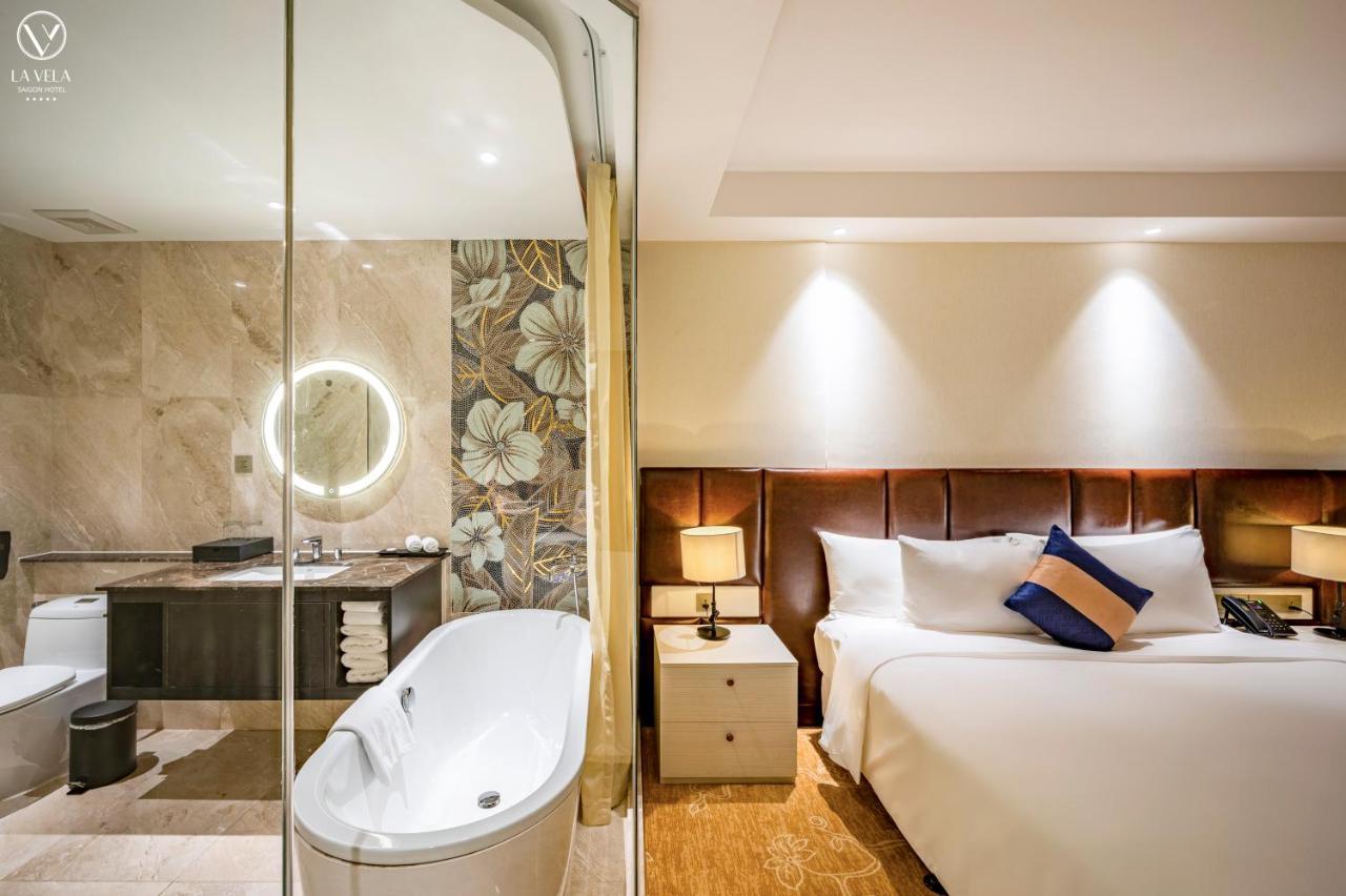 Premier Deluxe King Room – Balcony City View