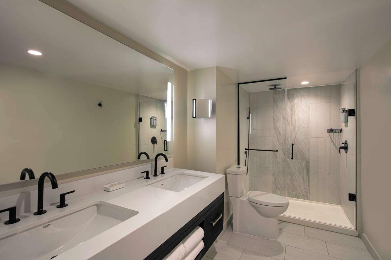 Suite Junior Executive con cama extragrande y vistas a la ciudad