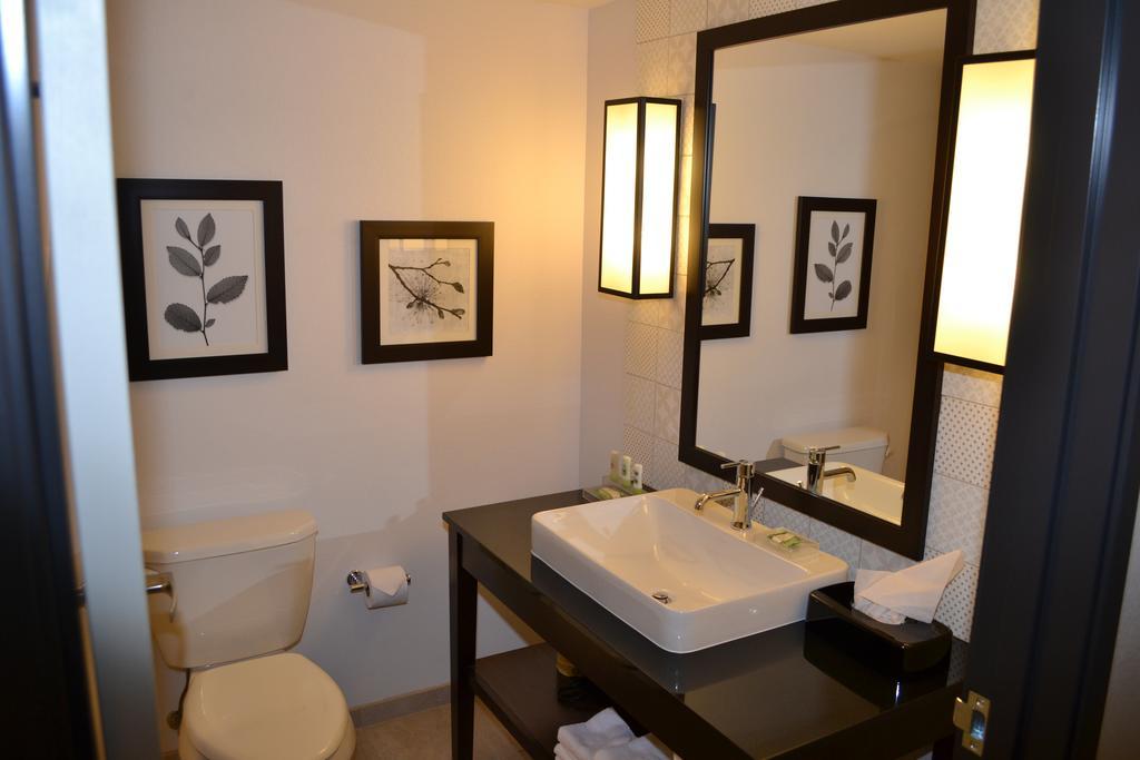 Quadruple Room with Two Queen Beds - Disability Access/Non Smoking