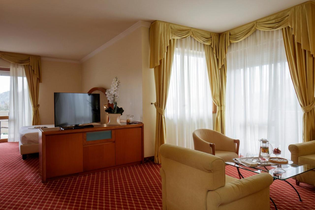 Junior Suite (2 Adulti) con Terrazza e Accesso Piscina