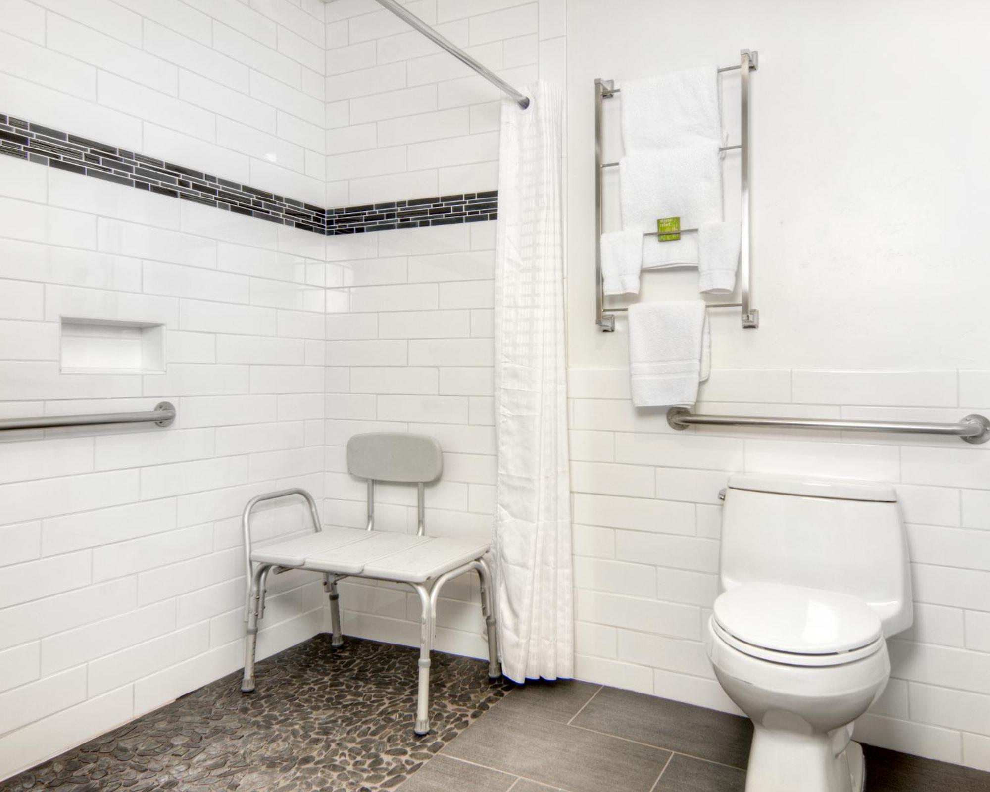 Queen Room - Accessible/Non-Smoking