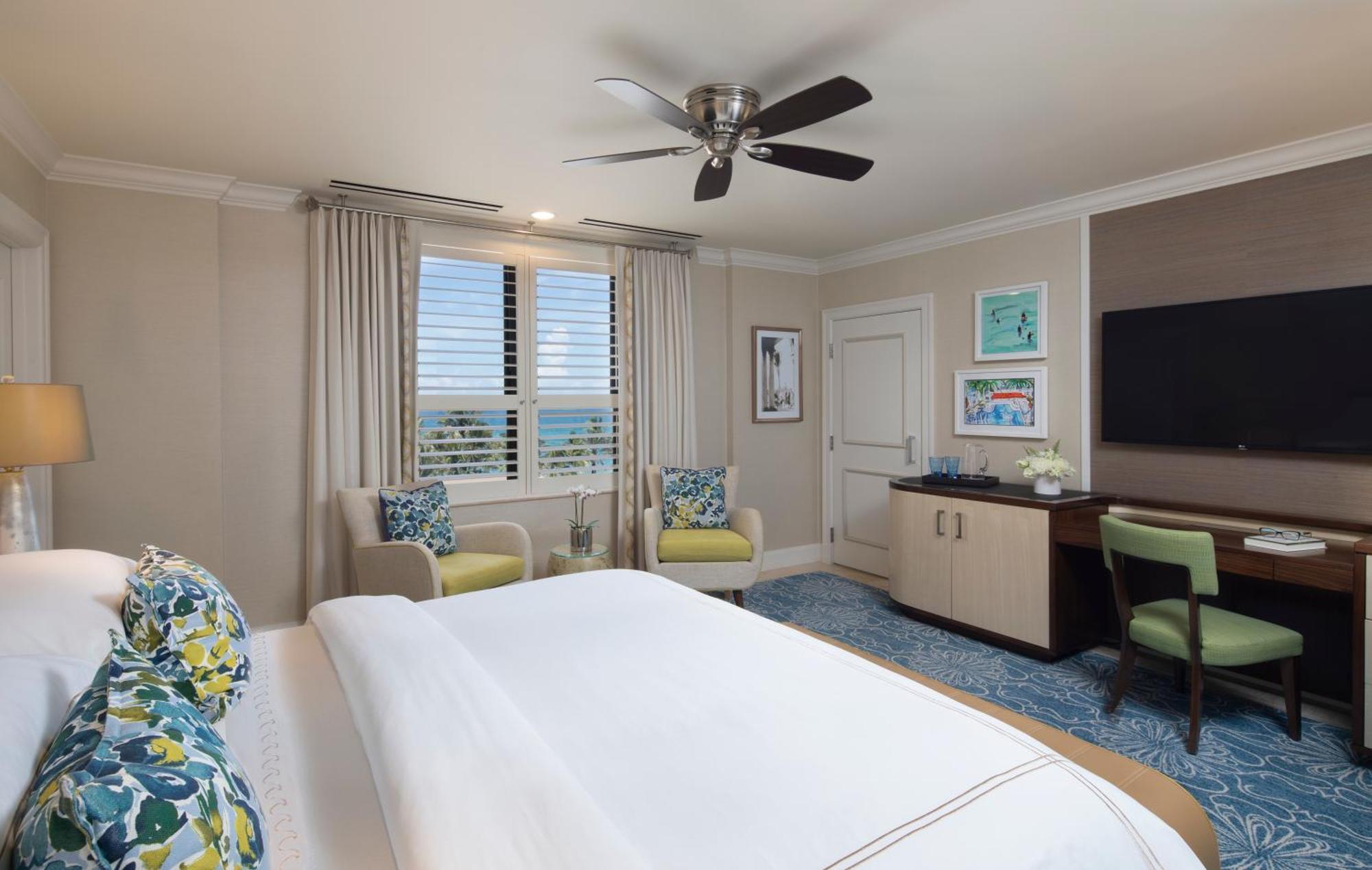 Deluxe Partial Ocean View Room King Bed