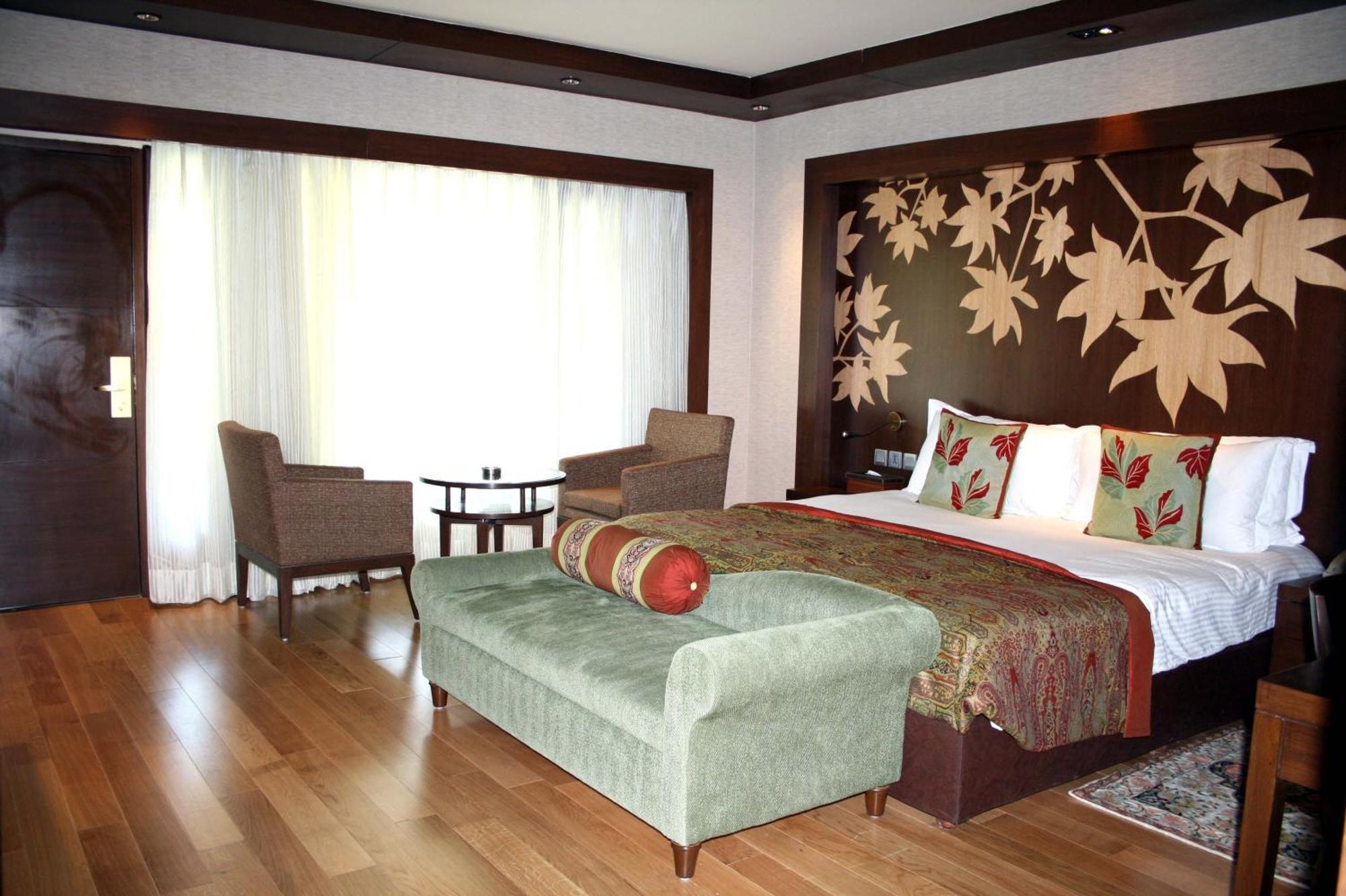 Deluxe First Floor King Bed