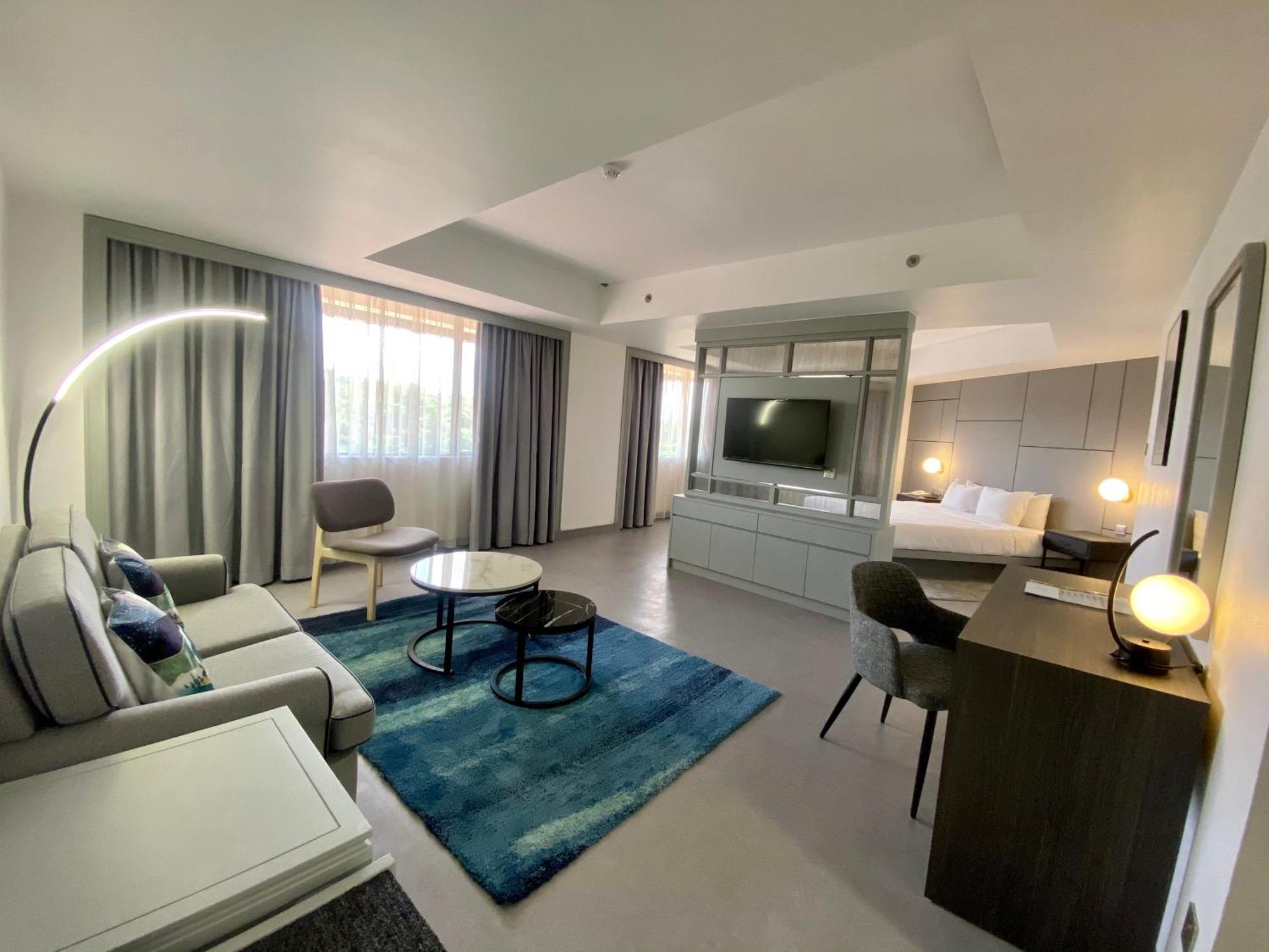 Executive Suite,1213006813:JPEG