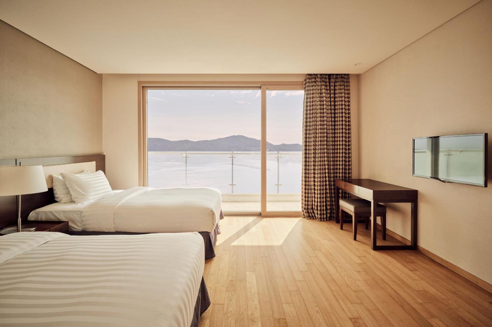 Silver Suite (With Kitchenette, Ocean View)