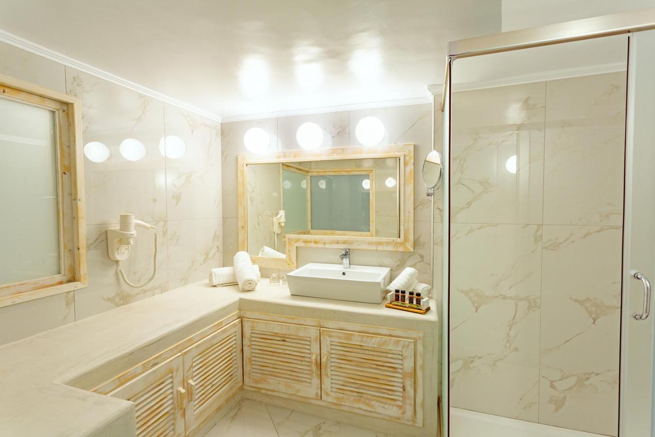Suite,1214702005:JPEG