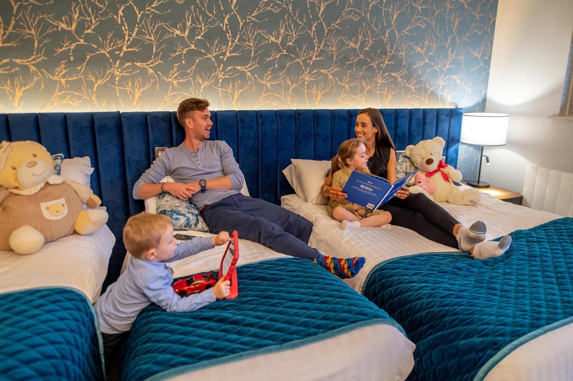 Family Room (2 Adults + 2 Children)