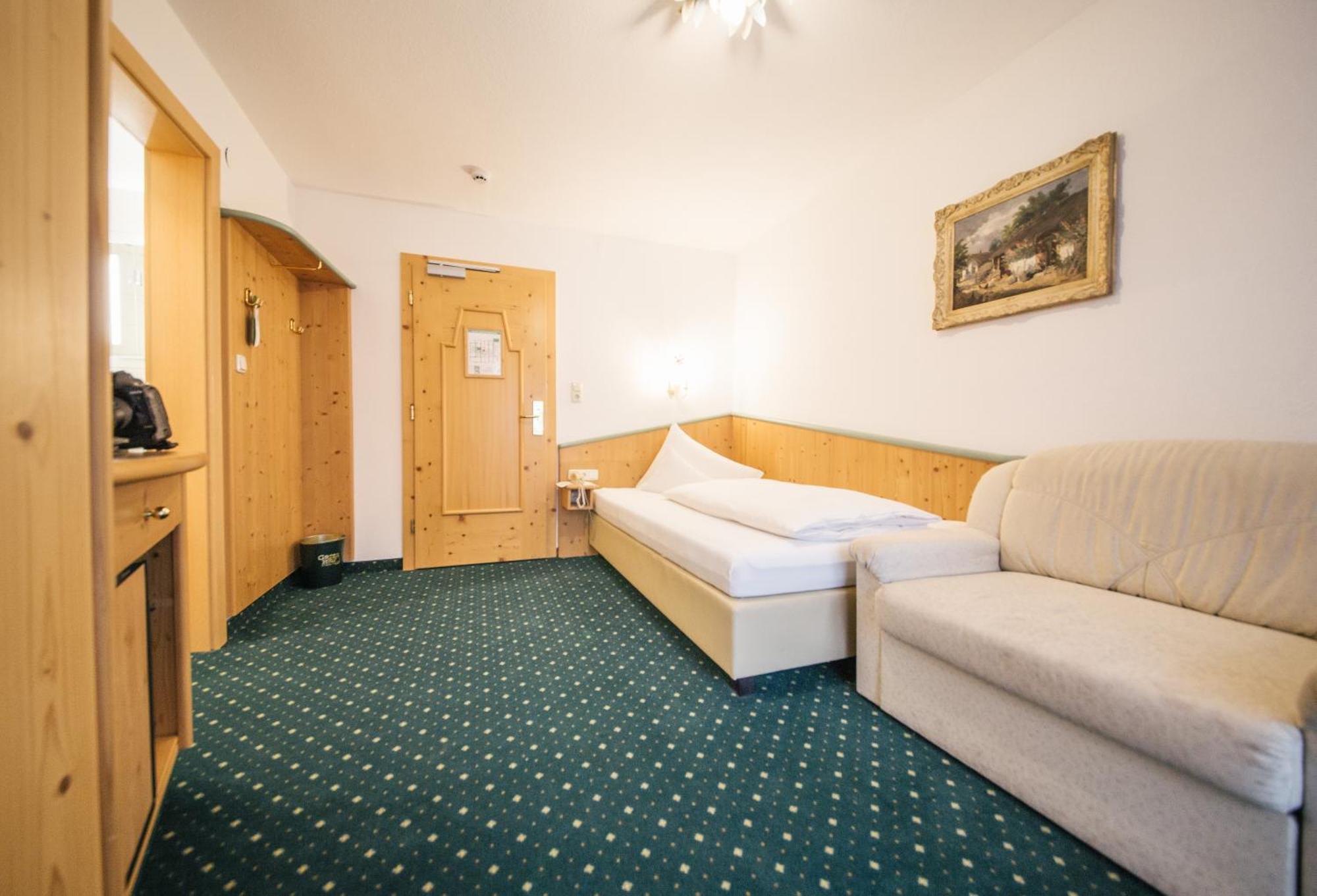 Single Room,1217096197:JPEG