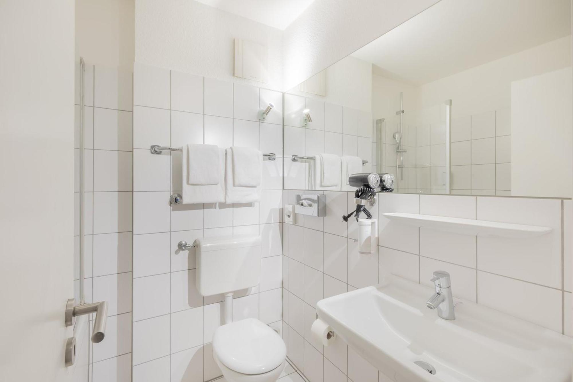 Standard Single Room,1452242707:JPEG