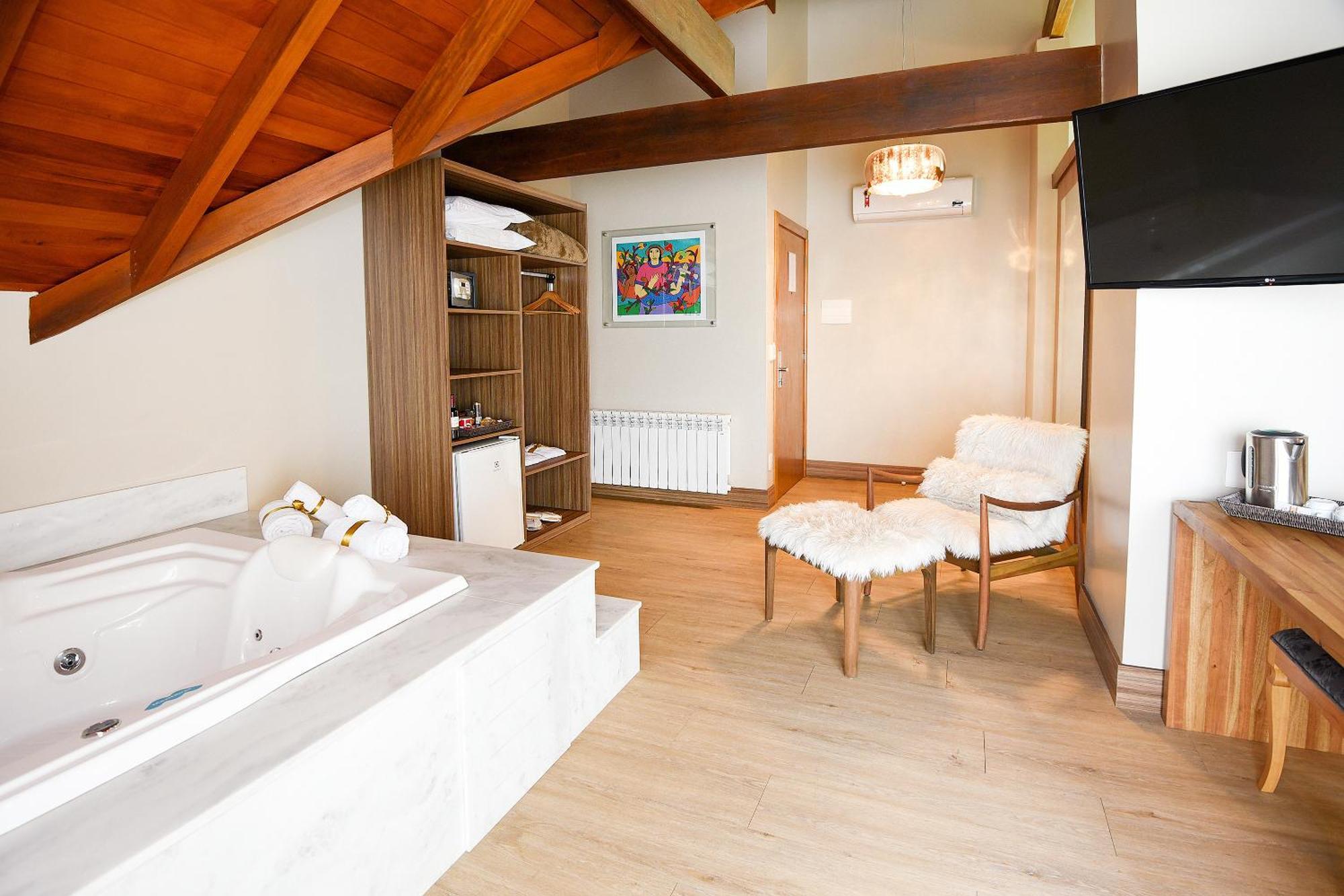 Master Suite Hot Tub