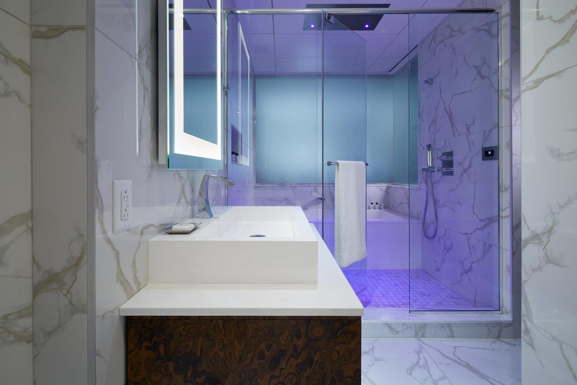 Luxury King Suite