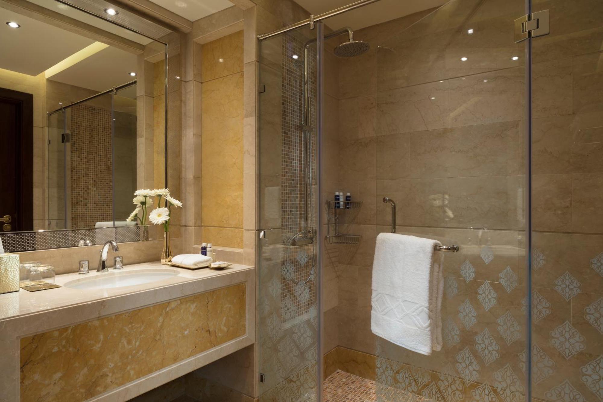 Executive Suite,934334605:JPEG