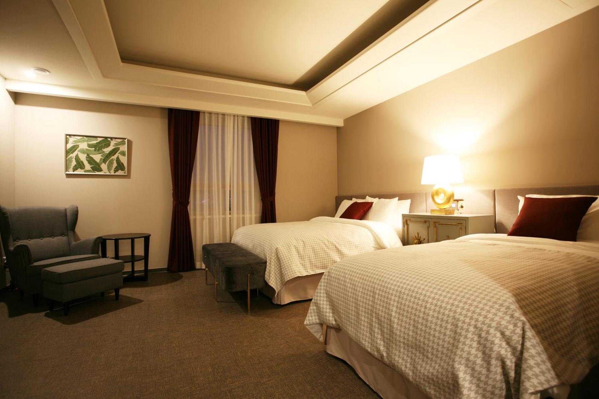 Deluxe Family Twin Room