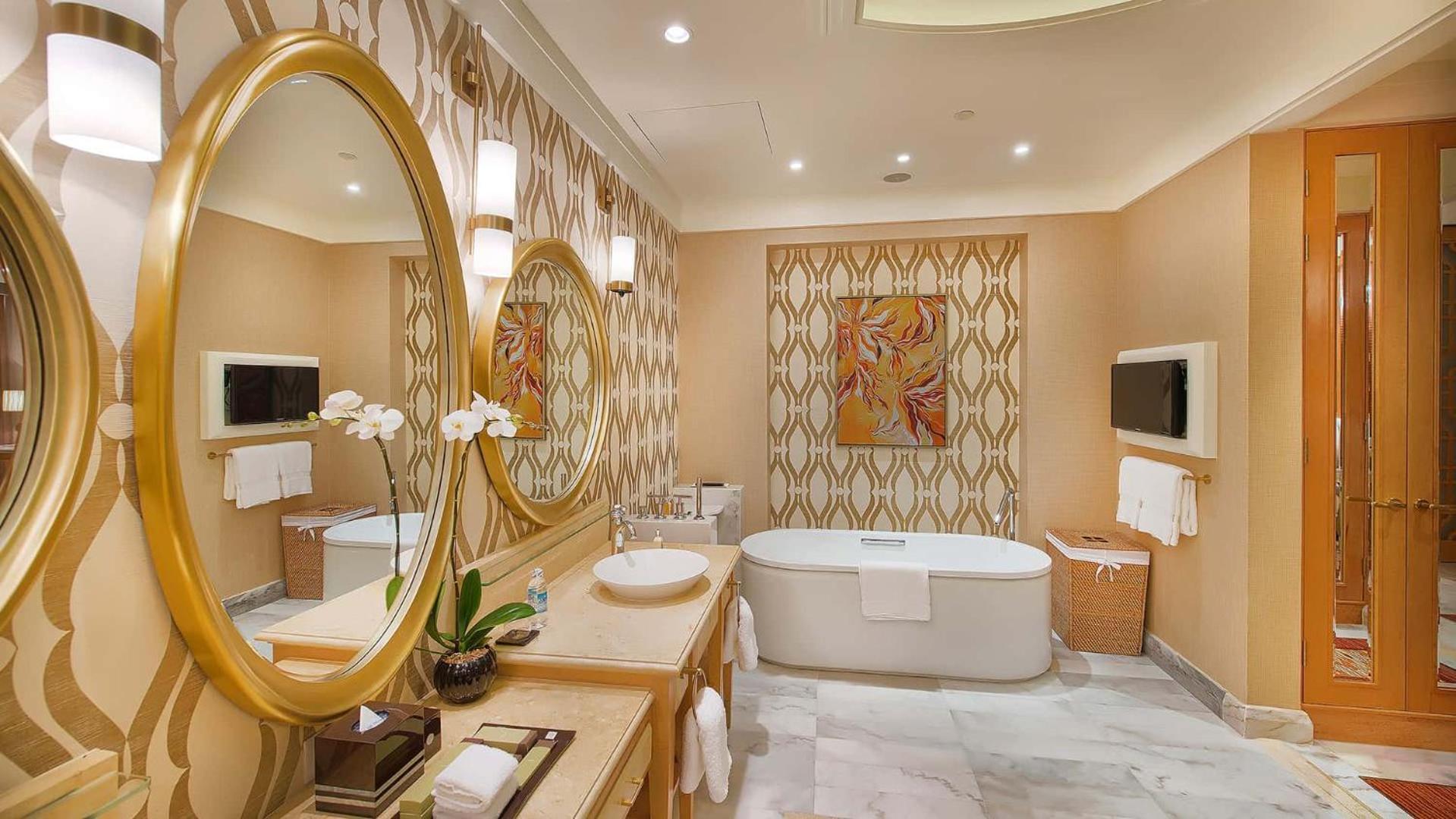 One-Bedroom King Suite with Grand Ocean View - Smoking
