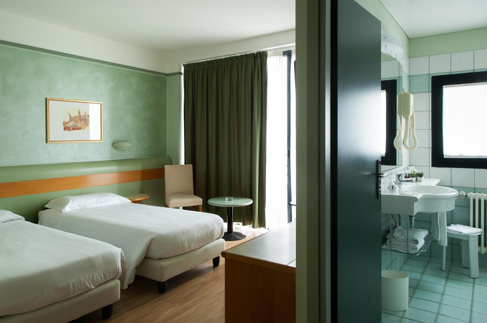 Twin Room with Private Bathroom