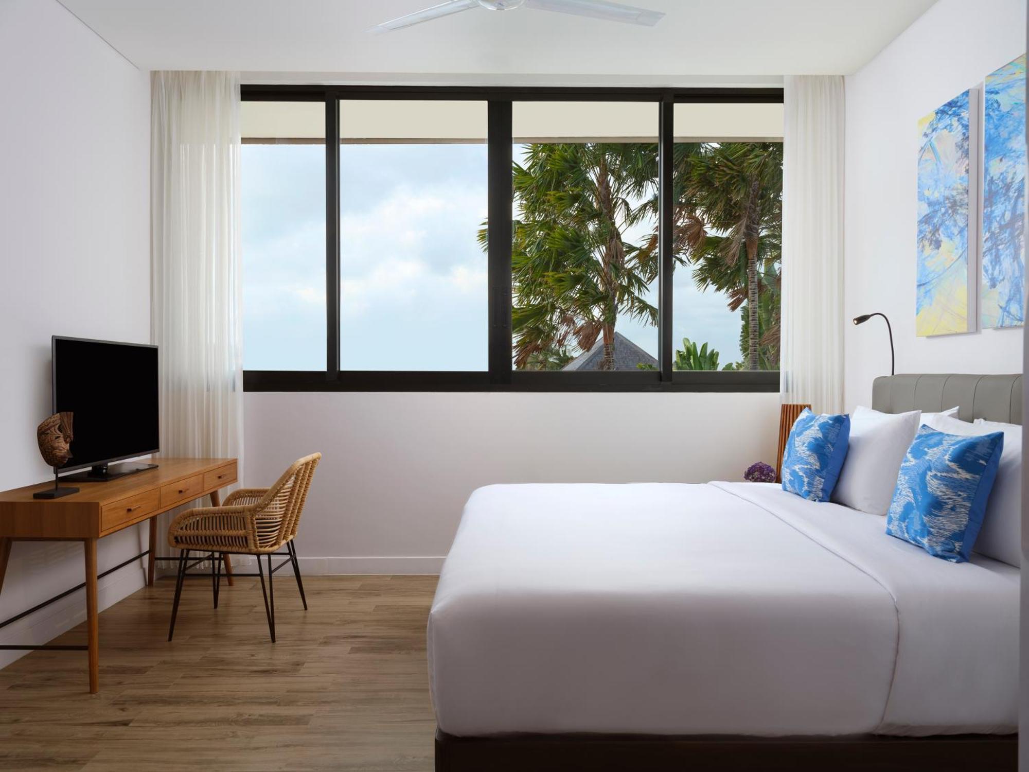 One-Bedroom Apartment with Fully Equipped Kitchenette and Balcony