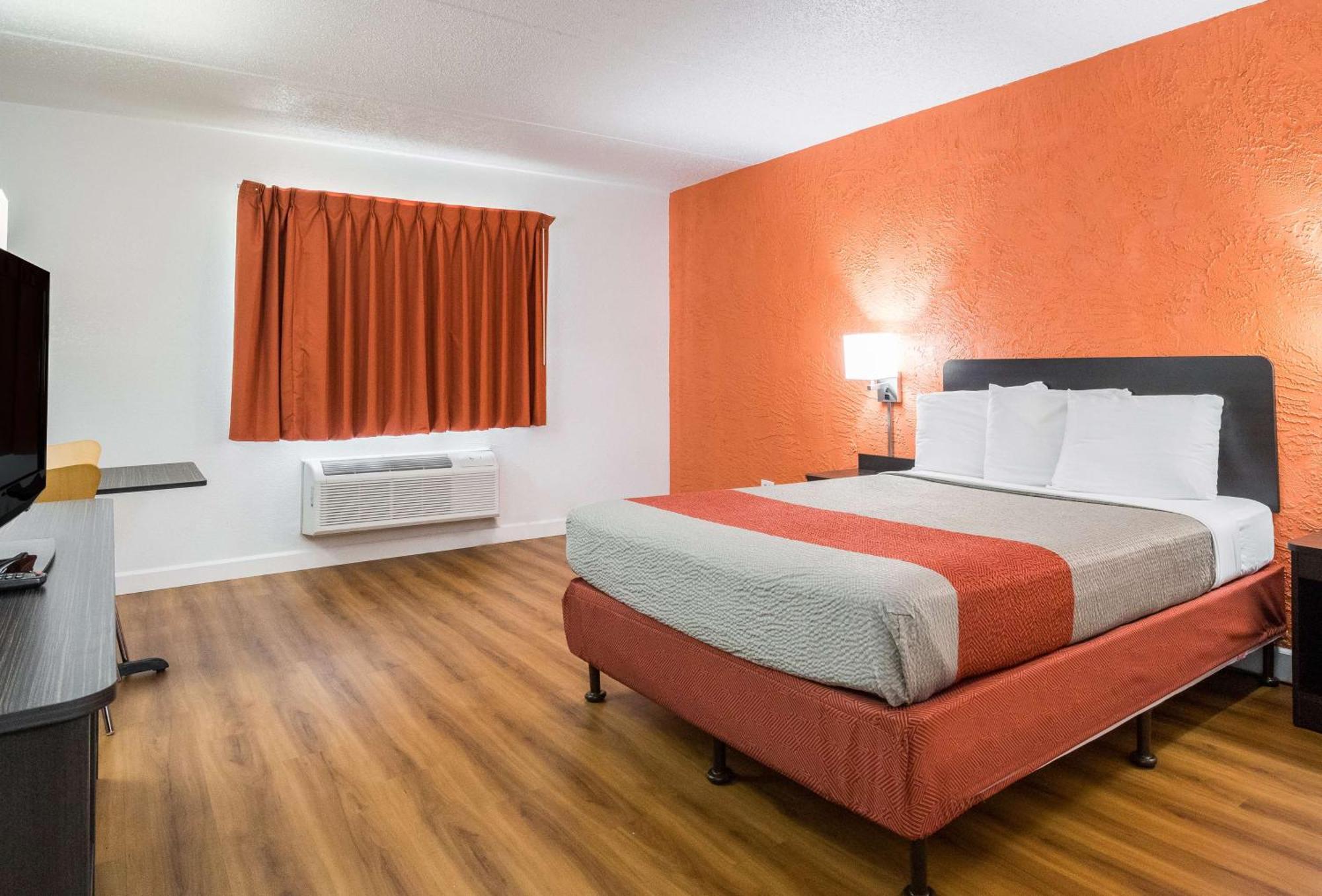 Queen Room - Disability Access - Non-Smoking