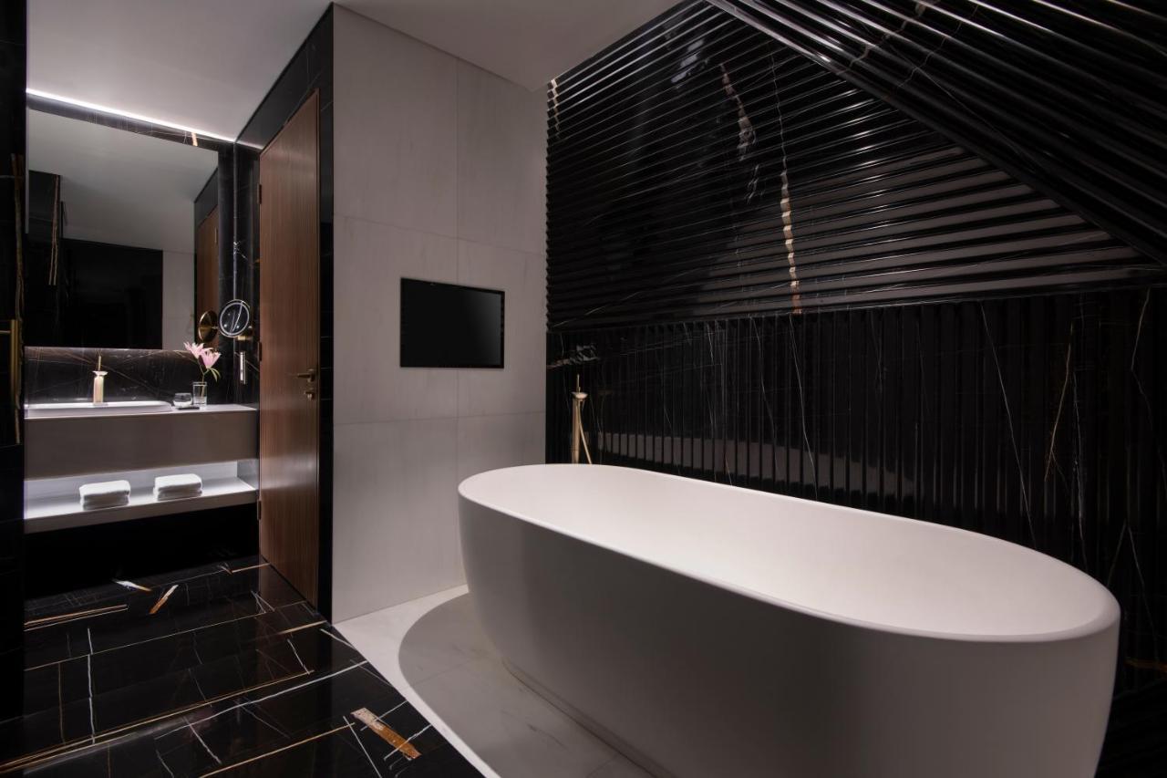Executive Suite,1224870959:JPEG