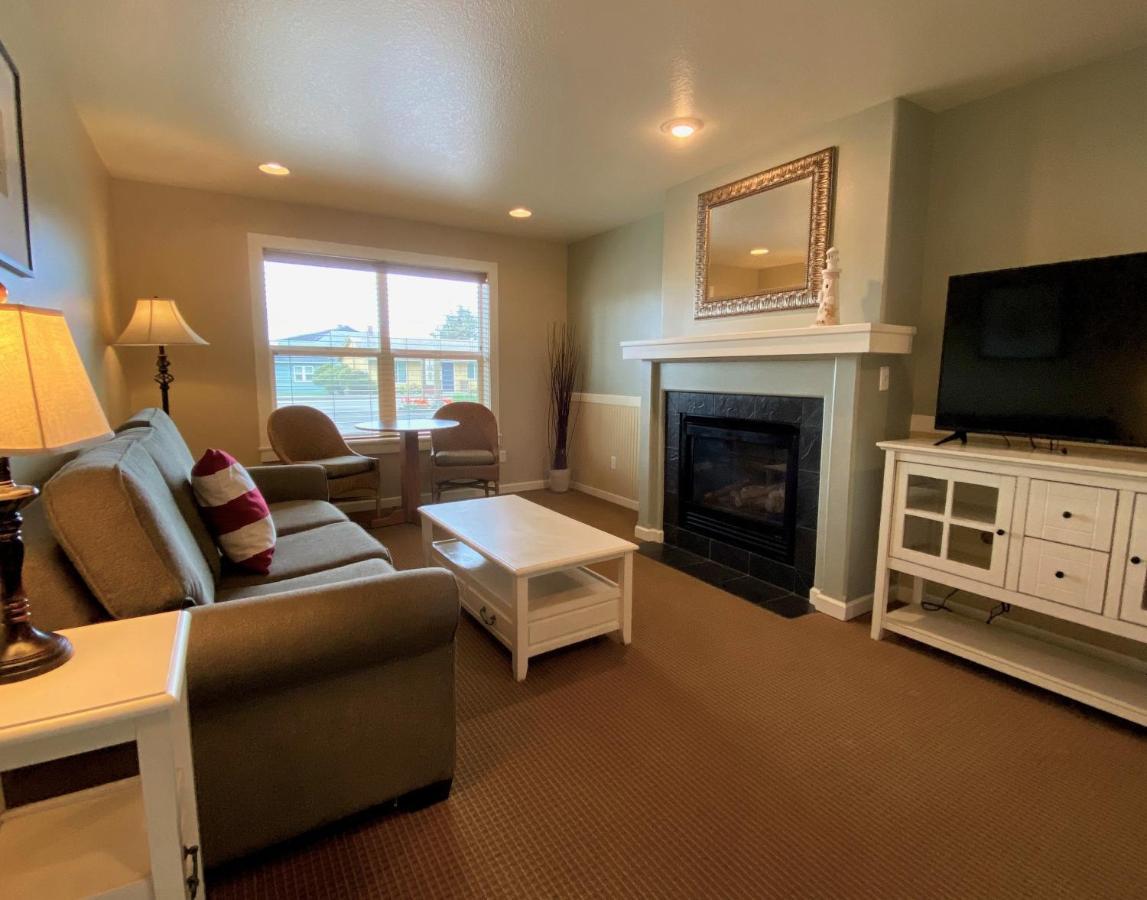 Queen Suite with Sofabed, 1st Floor, Non - Pet
