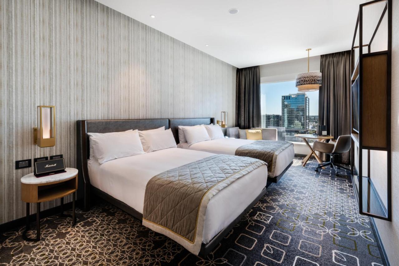 Twin City View with Lounge Access