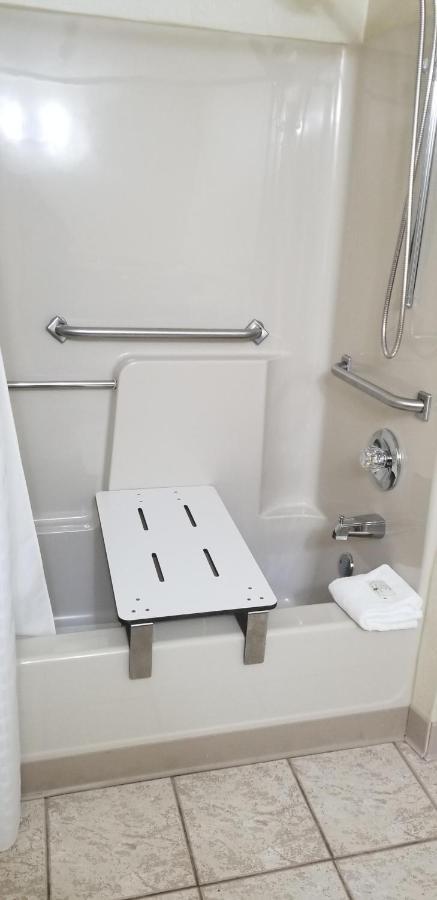 Queen Room - Accessible/Non-Smoking
