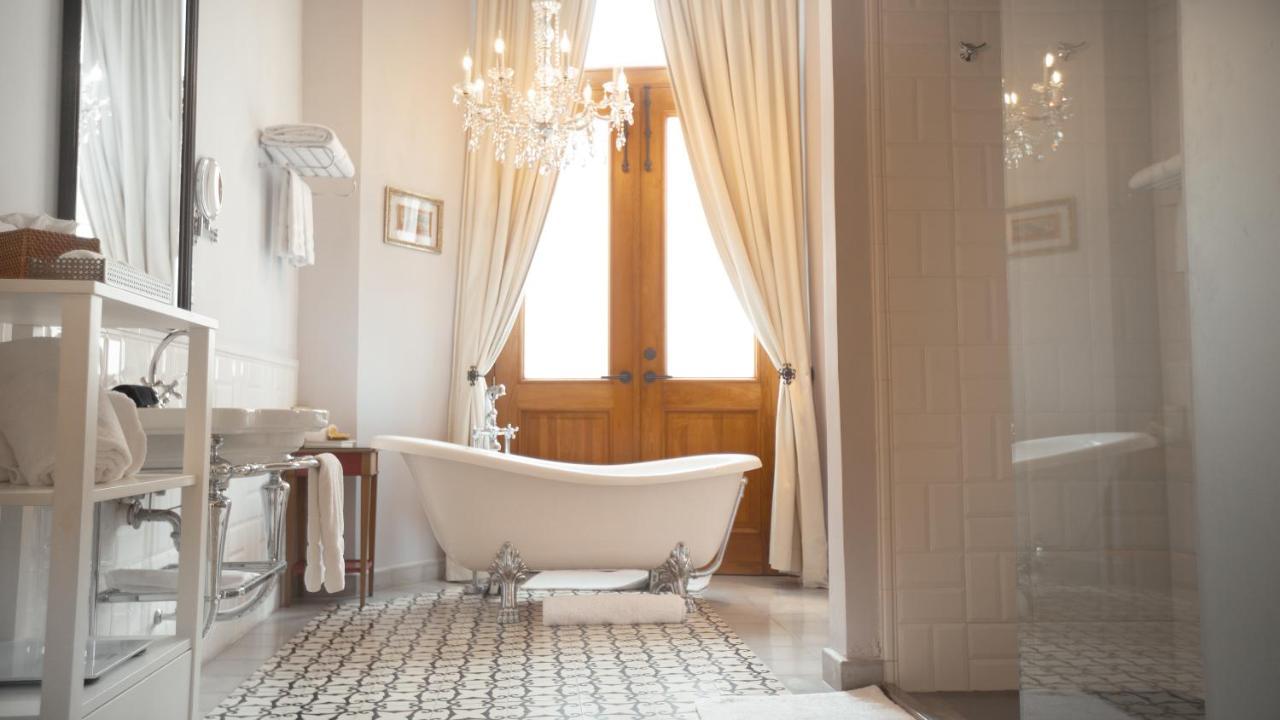 Corner Suite