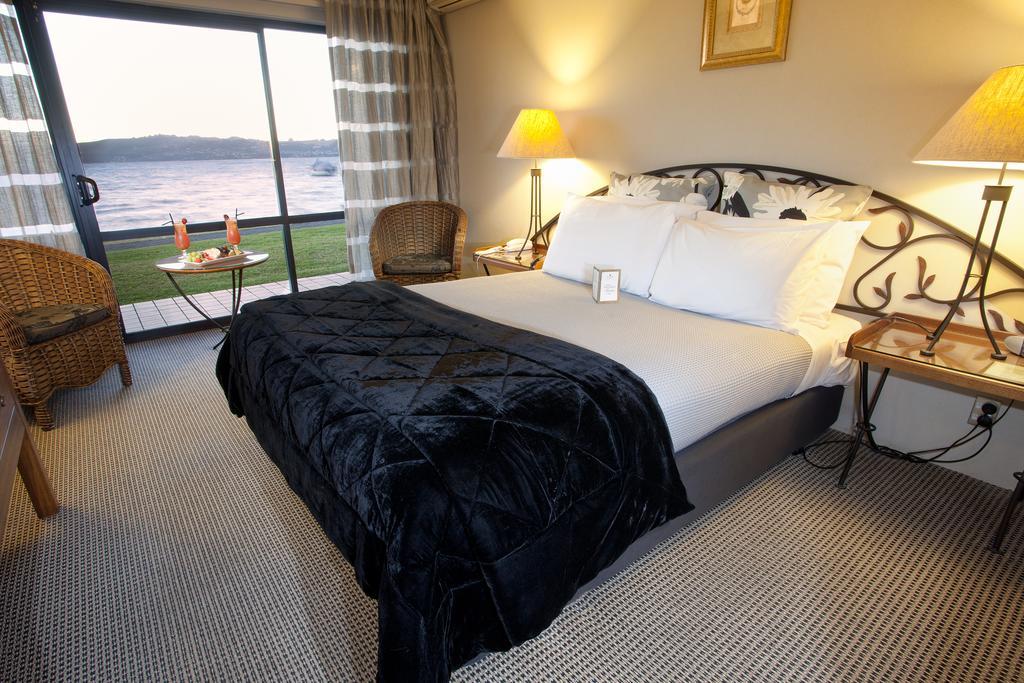 Standard Queen Room Lake View