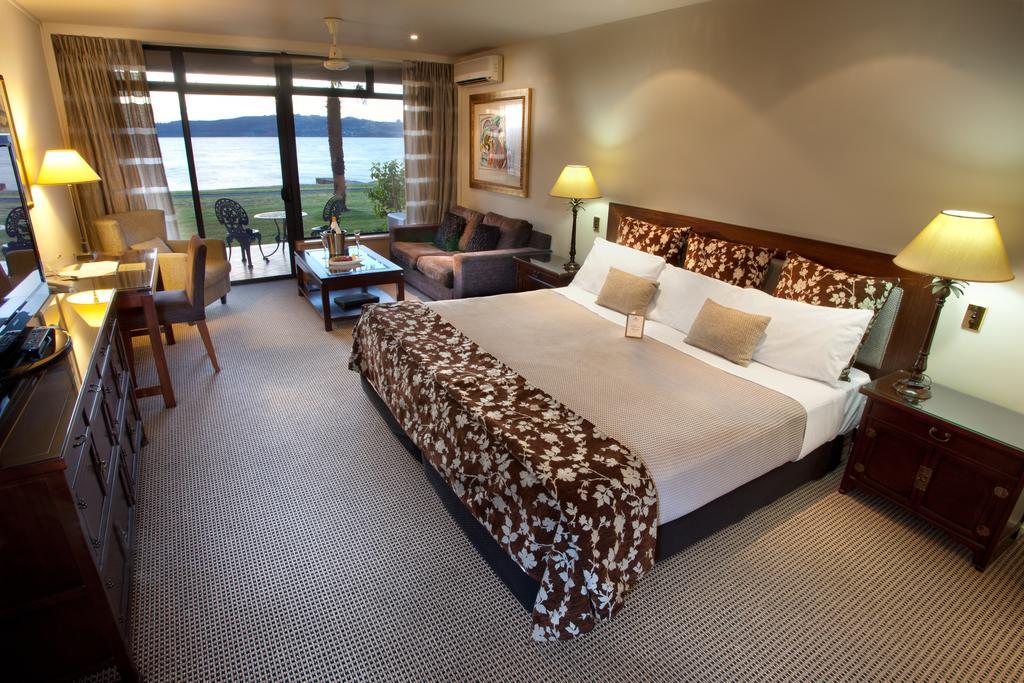 Superior King Room Lake View