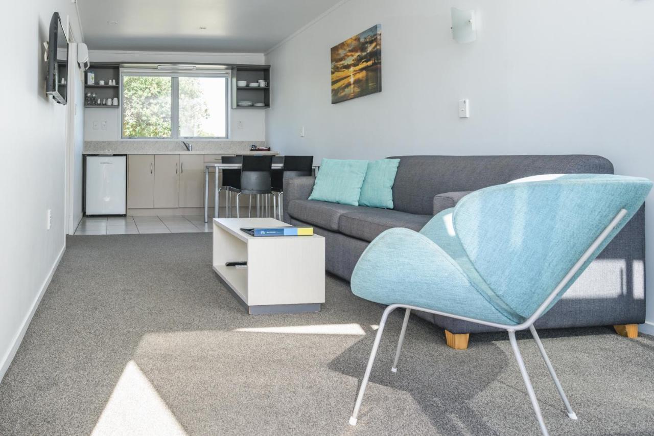 Standard Poolside One-Bedroom Unit
