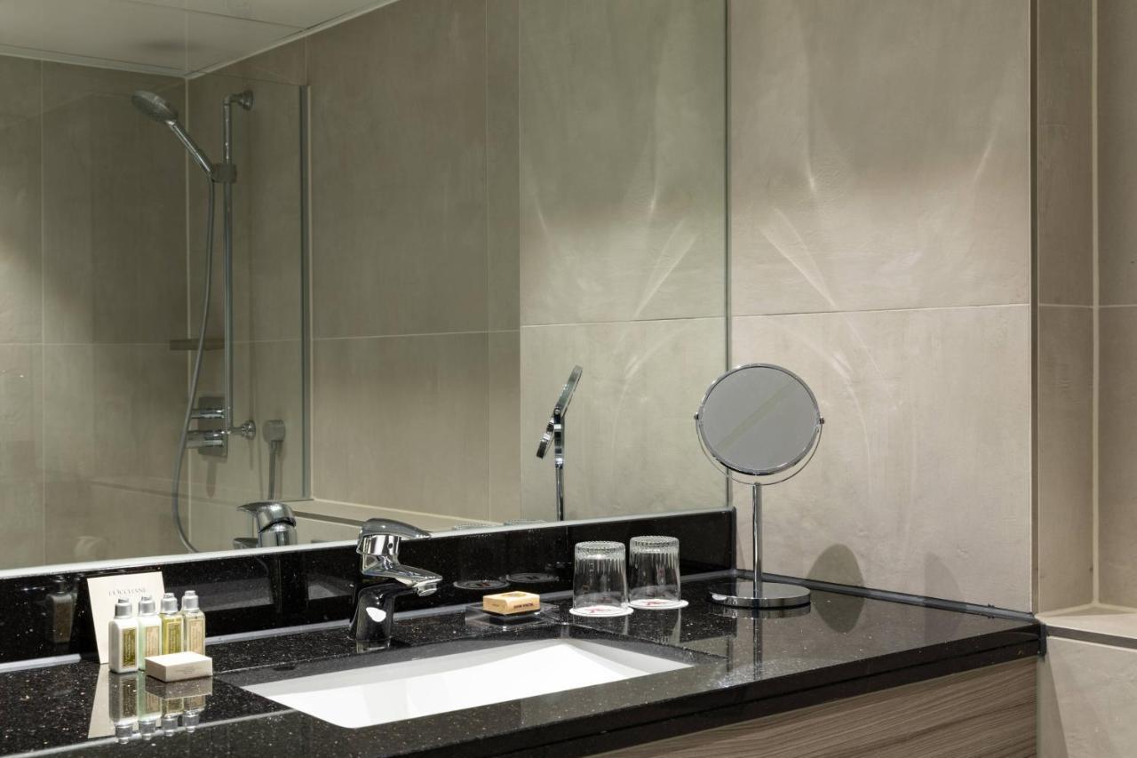 Executive Room M Club Lounge Access