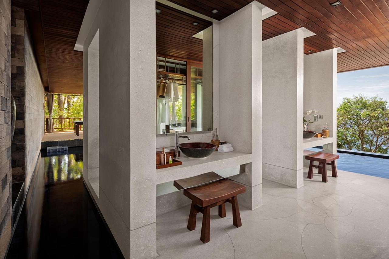 Suite mit Spa und Pool (Waschraum und Badezimmer im offenen Stil)