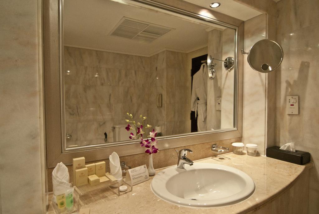 One Bedroom Executive Suite Kitchen on F&B on Spa