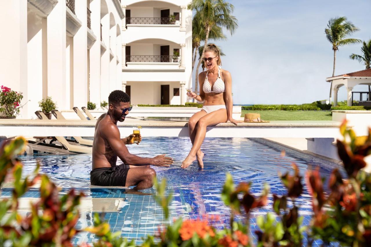 Junior Suite Swim-Up 1 King Bed,1281223186:JPEG
