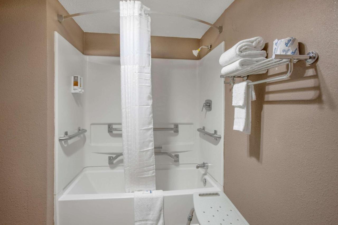 King Room - Accessible/Non-Smoking