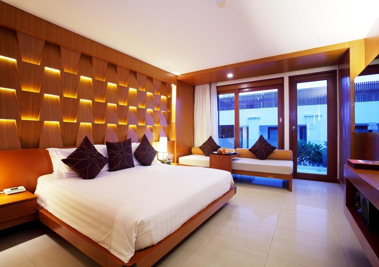 Deluxe Double Room Pool View Daily Complimentary Minibar