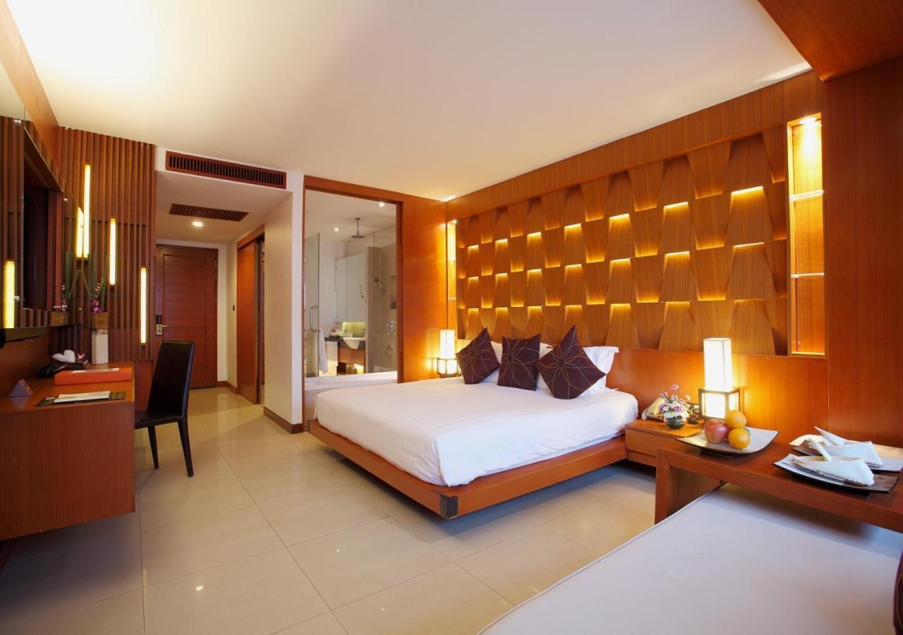 Deluxe Double Room Pool View Daily Complimentary Minibar