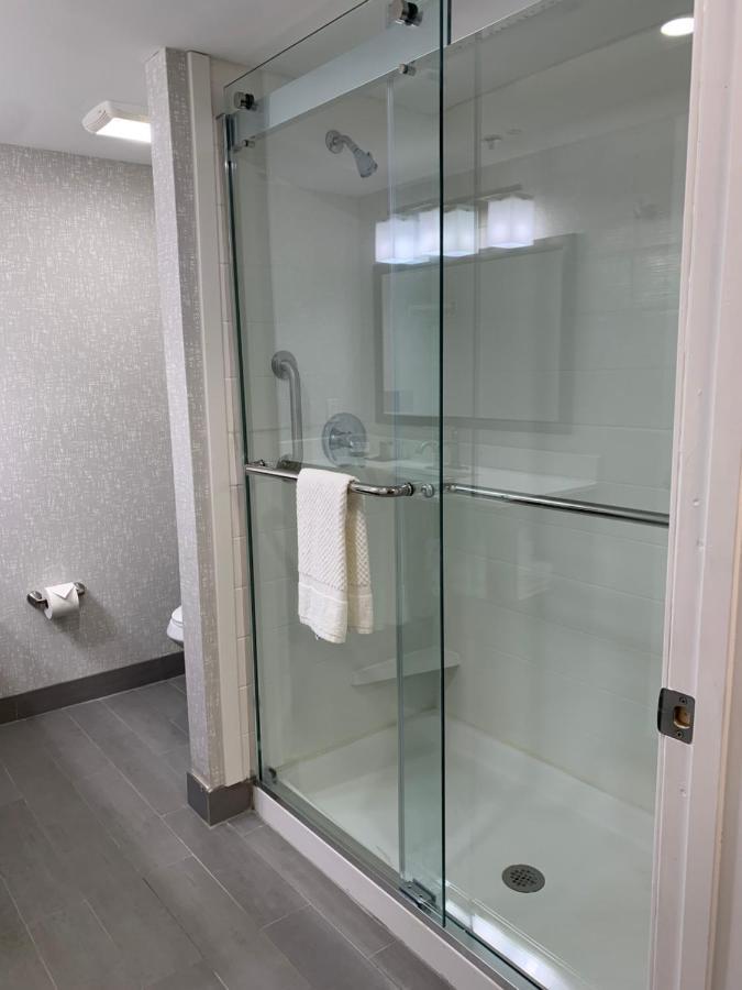 King Room Tub Accessible or Non Smoking